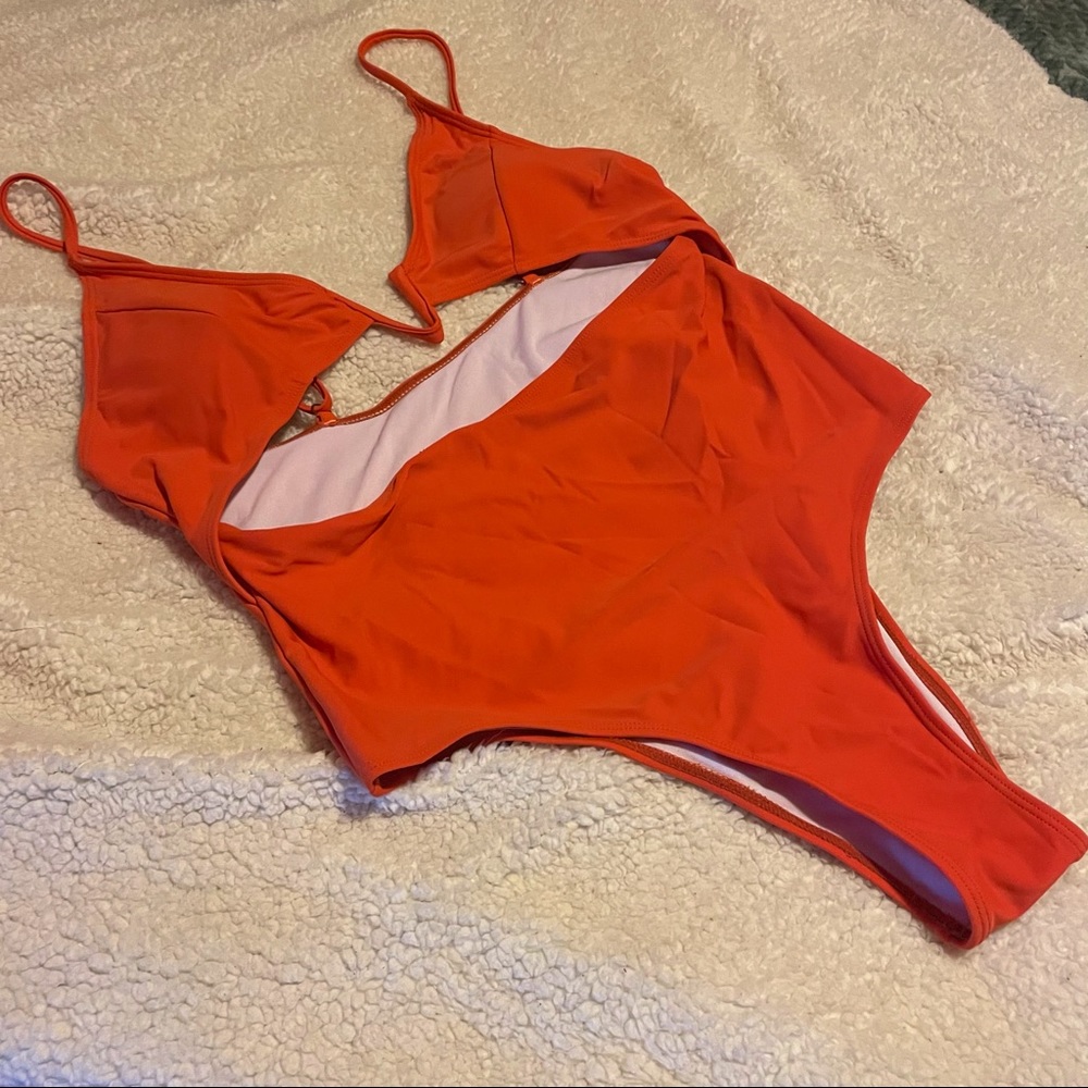 ❗️BRAND NEW❗️Orange wired one piece high leg swimsuit